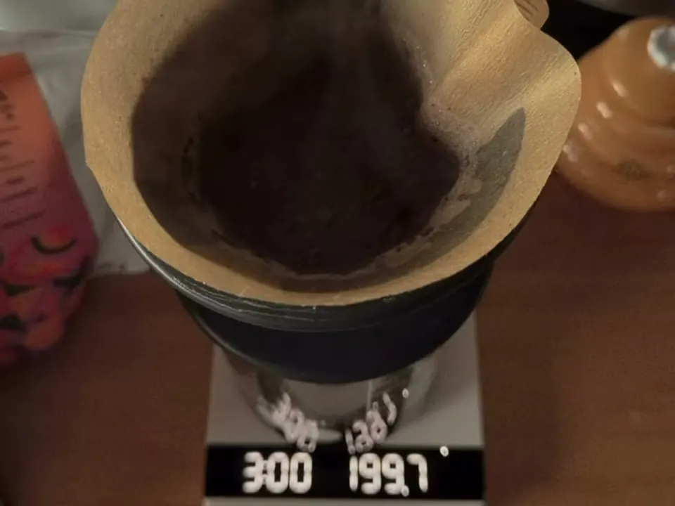 Café sendo coado